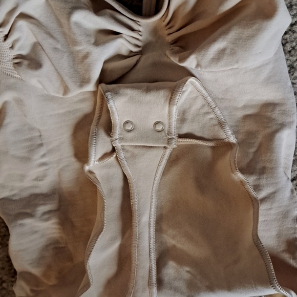 MEDIUM SKIMS SEAMLESS SCULPTING THONG BODYSUIT - Picture 6 of 8